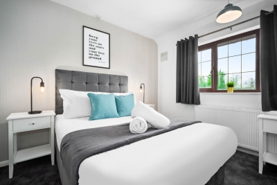 Modern Three Bed House - Garden - Parking