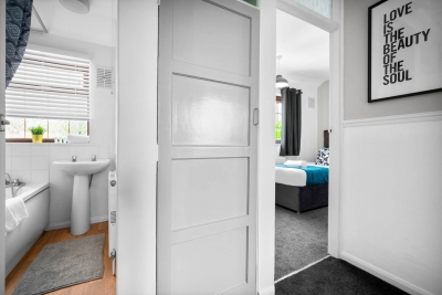 Modern Three Bed House - Garden - Parking