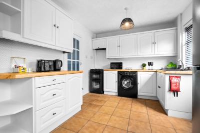 Modern Three Bed House - Garden - Parking
