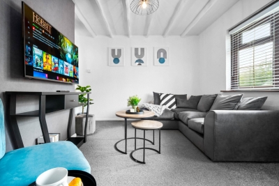 Modern Three Bed House - Garden - Parking