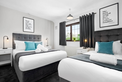 Modern Three Bed House - Garden - Parking