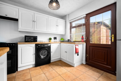 Modern Three Bed House - Garden - Parking