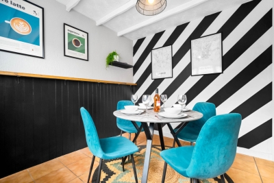 Modern Three Bed House - Garden - Parking