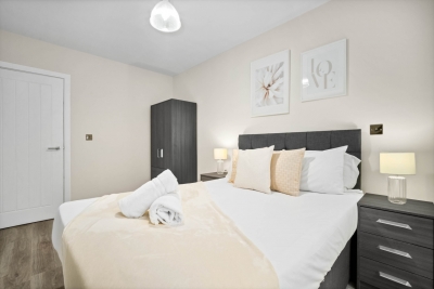 Stylish 2 Bed Apartment - Smart TV - WIFI -  Jewellery Quarter 1