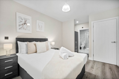 Stylish 2 Bed Apartment - Smart TV - WIFI -  Jewellery Quarter 1
