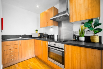Stylish Chinatown Apartment - Balcony - Parking