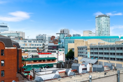 Stylish Chinatown Apartment - Balcony - Parking