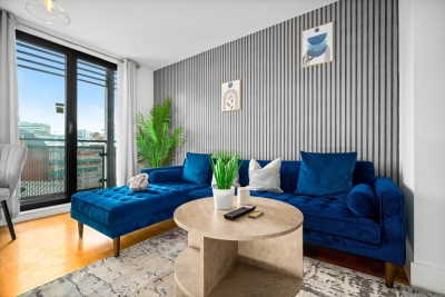 Stylish Chinatown Apartment - Balcony - Parking