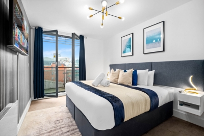 Stylish Chinatown Apartment - Balcony - Parking