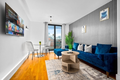Stylish Chinatown Apartment - Balcony - Parking