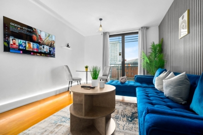 Stylish Chinatown Apartment - Balcony - Parking