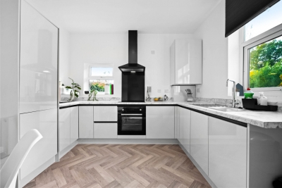 Stylish Apartment - Netflix - On Street Parking 1