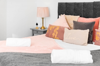 Stylish Apartment - Netflix - On Street Parking 1
