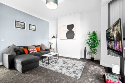 Stylish Apartment - Netflix - On Street Parking 1