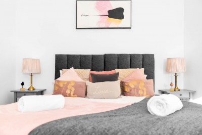 Stylish Apartment - Netflix - On Street Parking 1