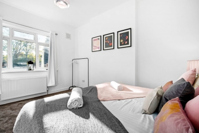 Stylish Apartment - Netflix - On Street Parking 1