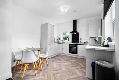 Stylish Apartment - Netflix - On Street Parking 1