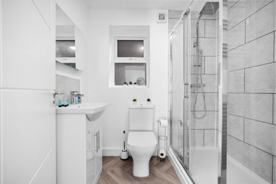 Stylish Apartment - Netflix - On Street Parking 1