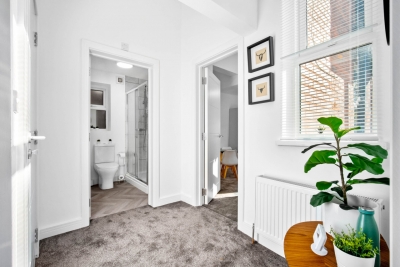 Stylish Apartment - Netflix - On Street Parking 1