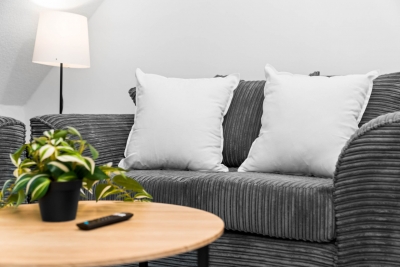 Cozy Apartment - Accommodates 4 - On Street Parking Available