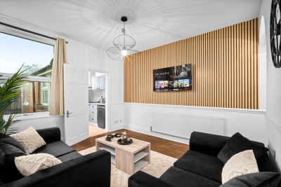 Modern Three Bedroom House - 6 Guests - Garden - Parking