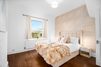 Modern Three Bedroom House - 6 Guests - Garden - Parking