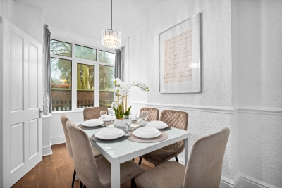 Modern Three Bedroom House - 6 Guests - Garden - Parking