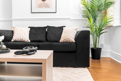 Modern Three Bedroom House - 6 Guests - Garden - Parking