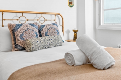 Cozy Two Bedroom Apartment - 2 Parking Spaces - Balcony