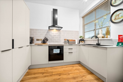 Cozy Two Bedroom Apartment - 2 Parking Spaces - Balcony