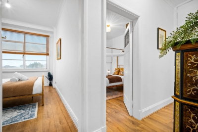 Cozy Two Bedroom Apartment - 2 Parking Spaces - Balcony