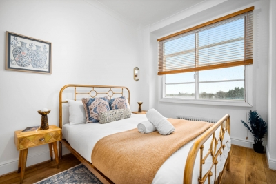 Cozy Two Bedroom Apartment - 2 Parking Spaces - Balcony