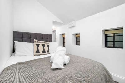 Stylish 2 Bedroom Apartment - Netflix - Wolverhampton Centre