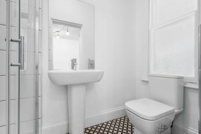 Modern 3 Bedroom Townhouse - Bedroom TVs - Wolverhampton Centre