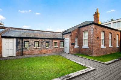 Modern 3 Bedroom Townhouse - Bedroom TVs - Wolverhampton Centre