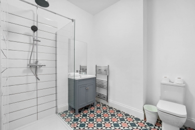 Modern 3 Bedroom Townhouse - Bedroom TVs - Wolverhampton Centre