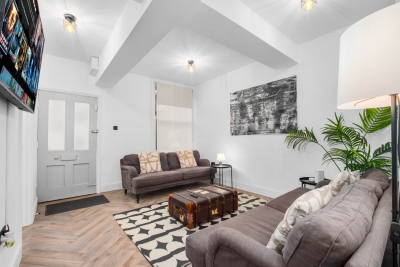 Modern 3 Bedroom Townhouse - Bedroom TVs - Wolverhampton Centre