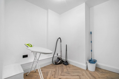 Modern 3 Bedroom Townhouse - Bedroom TVs - Wolverhampton Centre