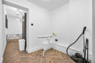 Modern 3 Bedroom Townhouse - Bedroom TVs - Wolverhampton Centre