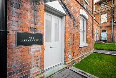 Modern 3 Bedroom Townhouse - Bedroom TVs - Wolverhampton Centre