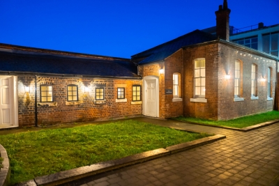 Modern 3 Bedroom Townhouse - Bedroom TVs - Wolverhampton Centre
