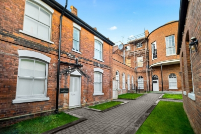 Modern 3 Bedroom Townhouse - Bedroom TVs - Wolverhampton Centre