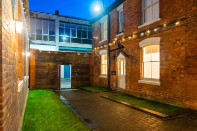Modern 3 Bedroom Townhouse - Bedroom TVs - Wolverhampton Centre