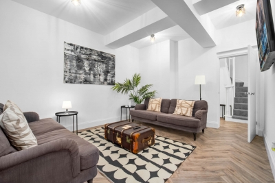 Modern 3 Bedroom Townhouse - Bedroom TVs - Wolverhampton Centre
