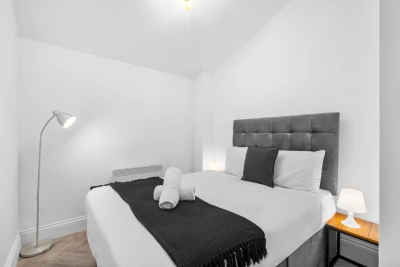 Modern 3 Bedroom Townhouse - Bedroom TVs - Wolverhampton Centre