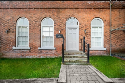 Modern 3 Bedroom Townhouse - Bedroom TVs - Wolverhampton Centre