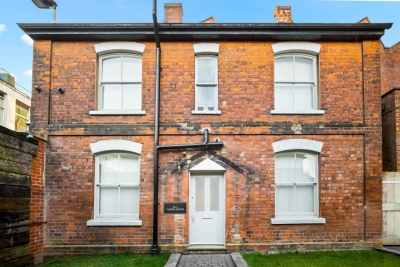 Modern 3 Bedroom Townhouse - Bedroom TVs - Wolverhampton Centre