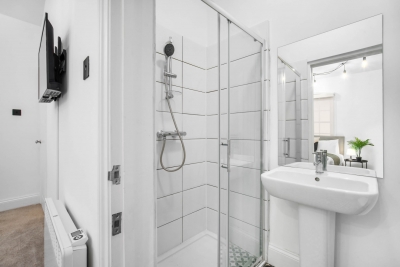 Modern 3 Bedroom Townhouse - Bedroom TVs - Wolverhampton Centre