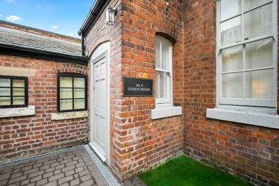 Modern 3 Bedroom Townhouse - Bedroom TVs - Wolverhampton Centre