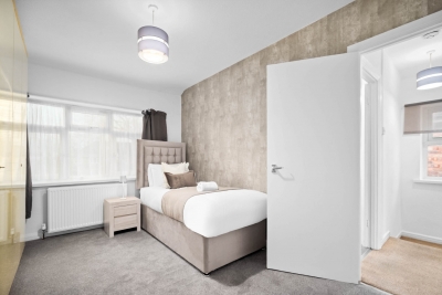 Stylish 3 Bedroom House - Garden - Parking